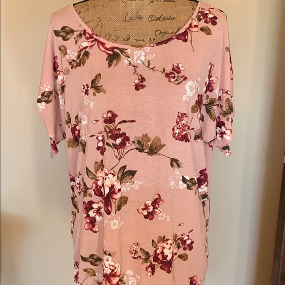 Tutta Bella Maternity Tops - HOST PICK! Beautiful plus maternity top-NWOT!